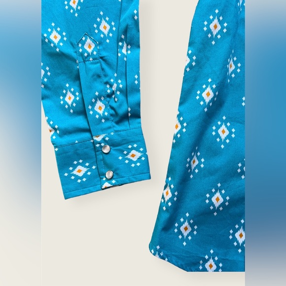 Cedar Rose Aztec/southwest pearl snap top. NWT. Large - Picture 3 of 6